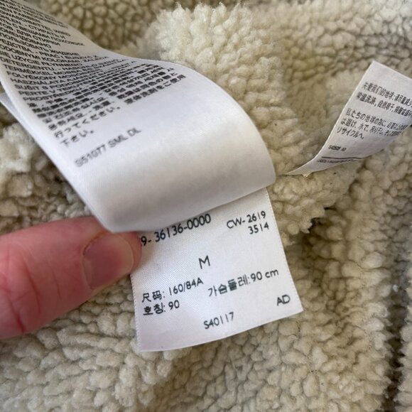 Levi's Light Denim Cream Sherpa Trucker Jacket with Button Closure, Size Medium - Picture 5 of 12